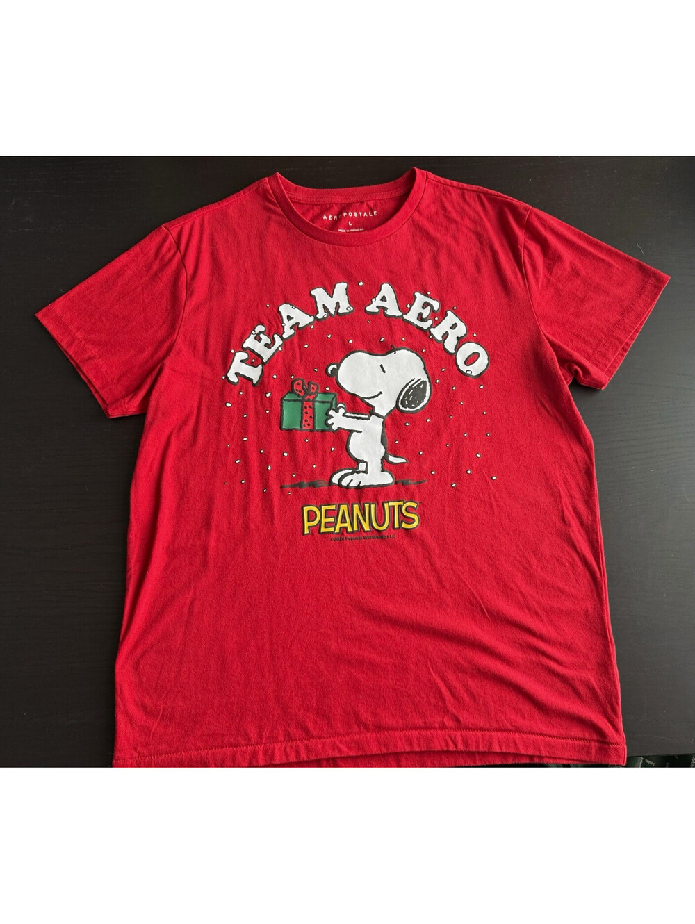 Aeropostale Peanuts Snoopy Christmas T-Shirt Large Red Team Aero Caroling Group
